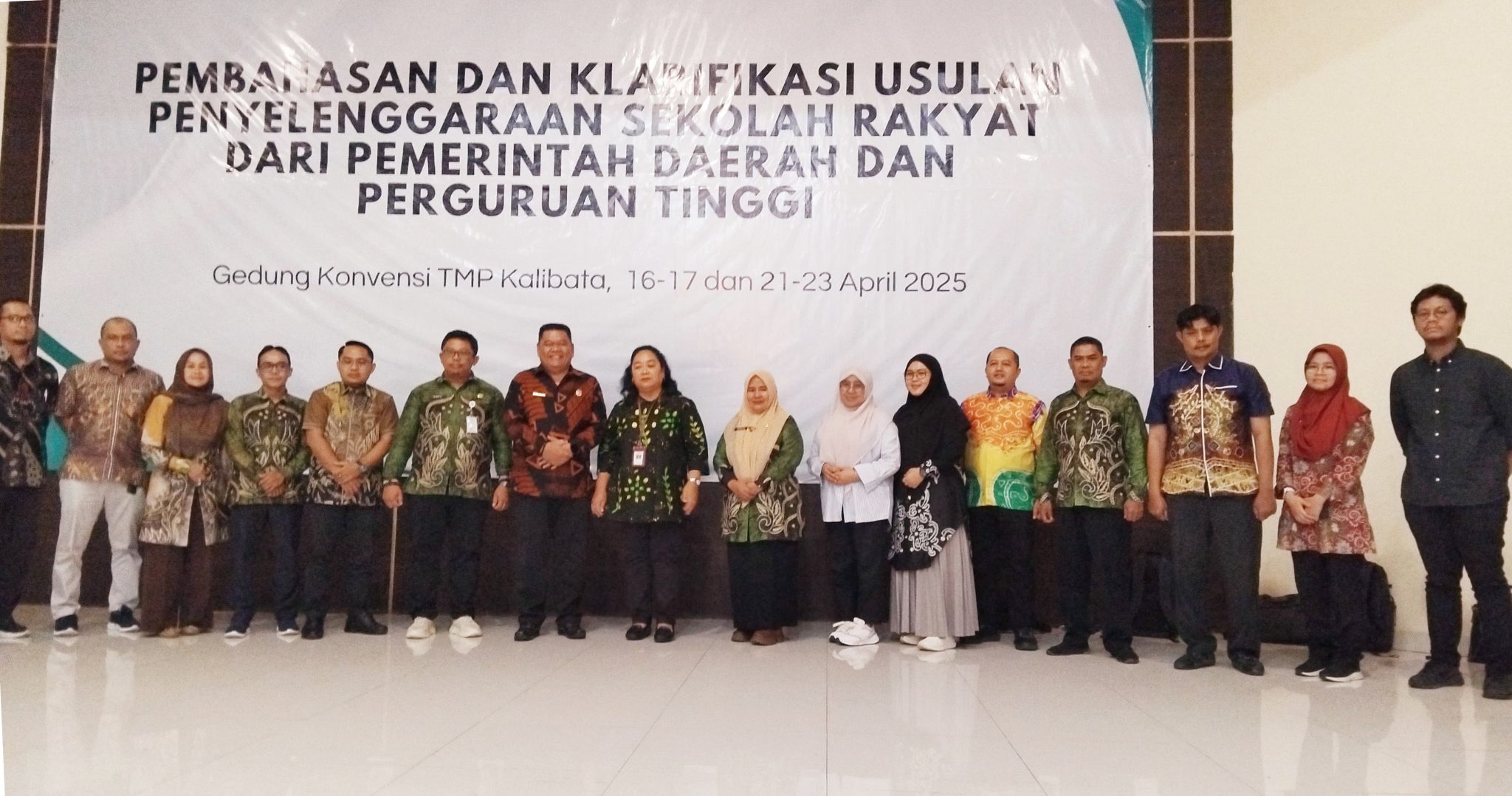 Foto-Bersama-2048x1078 Foto-Bersama-2048x1078